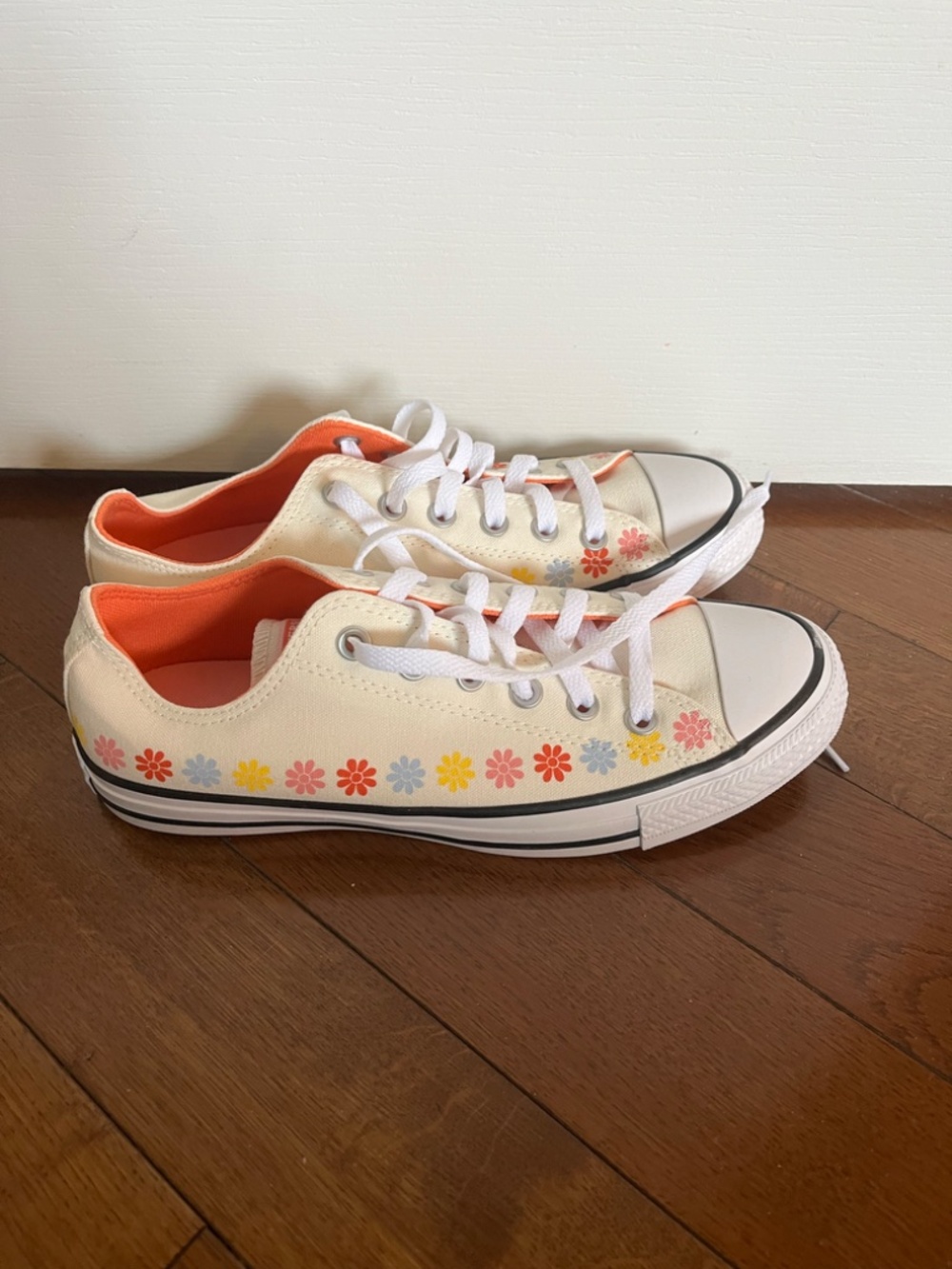 Flowery converse shoes - Picture 2 of 3